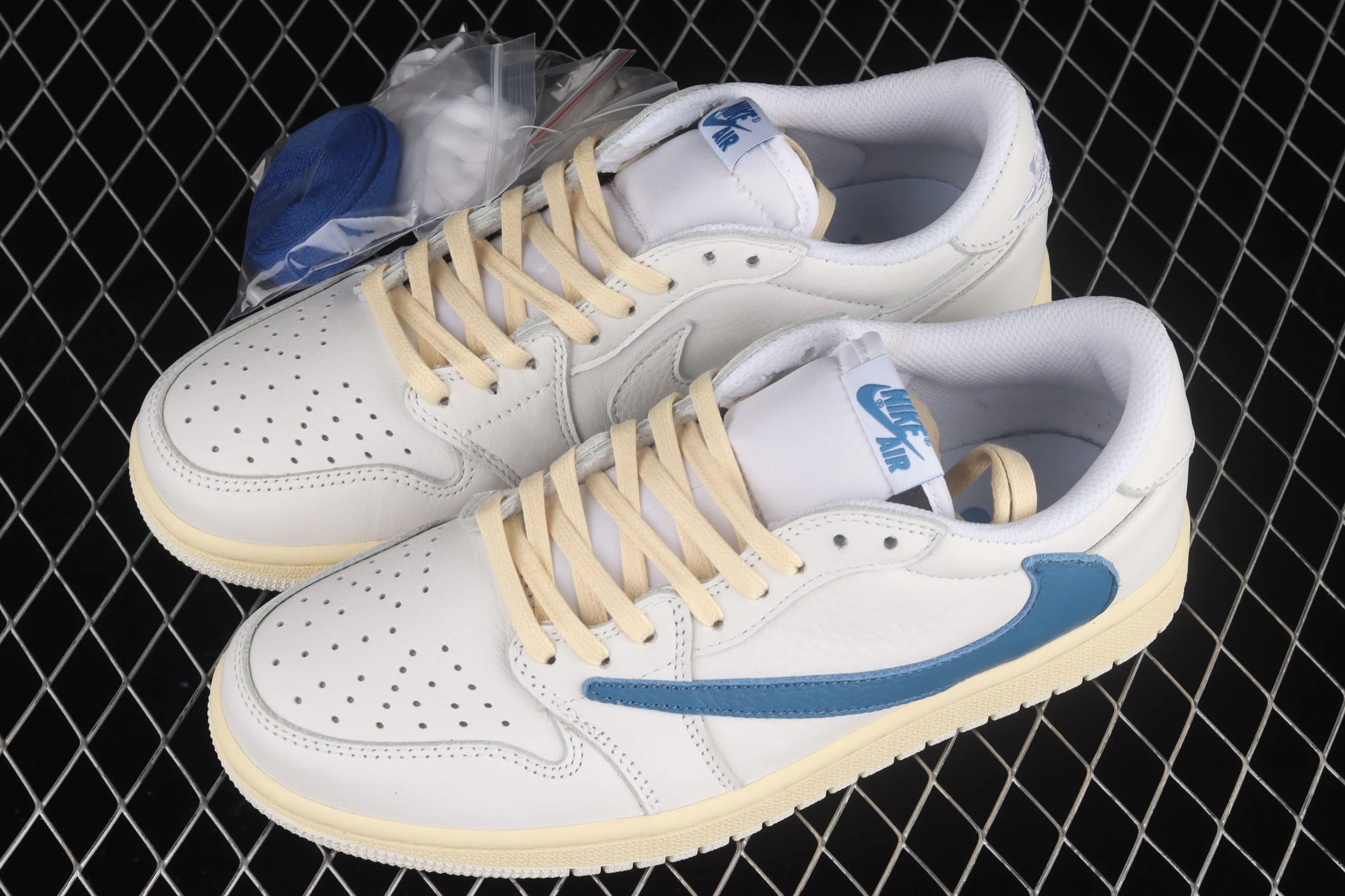 All categories Air Jordan Jordan series basketball shoes Air Jordan 1 Low Travis Scott x Air Jordan 1 Low AJ1 Joe 1 raw rubber white and blue inverted hook low-top cultural sneakers CQ3277-100